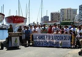 Protesta por la falta de dispositivo de seguridad para los aficionados