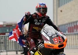 Jake Dixon vence en Austin y Manu González se lía con el agua