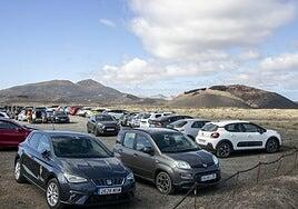 Guaguas desde Dolores para acceder al Volcán del Cuervo y Caldera Blanca