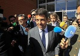 Detenido un hombre por amenazar de muerte a Carlos Mazón por las redes sociales