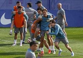 Atlético y Barça disputan una final anticipada