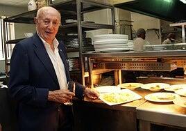 Casa Lucio estudia demandar a un exempleado por publicar un libro divulgando anécdotas de famosos