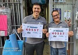Un padre y su hijo celebran su primer gran premio de la Lotería Nacional