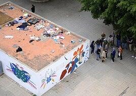 Drogas, peleas y suciedad en el entorno de la calle Carvajal