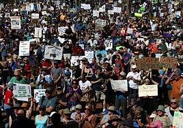 Cientos de miles de estadounidenses salen a la calle en 1.200 manifestaciones contra Trump