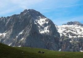 Mueren dos montañeros portugueses en el Espolón de los Franceses, en Picos de Europa