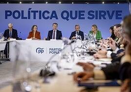 Gobierno y PP se tientan sobre un primer pacto que dé cobertura al decreto de los aranceles