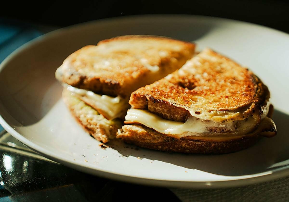 Del pan de molde al sándwich mixto: historia, origen y dónde comer los más valorados en Las Palmas de Gran Canaria