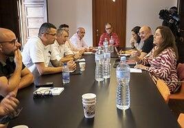 El paro en Semana Santa va cogiendo forma con caravanas de coches y manifestaciones