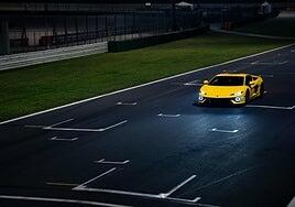 El piloto Andrea Caldarelli lleva al límite el Lamborghini Temerario