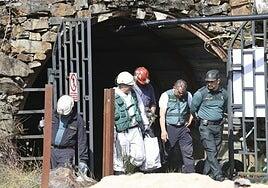 Los supervivientes de la mina de Asturias: «La alarma pitó por falta de oxígeno y los de delante siguieron; luego todo explotó»