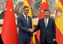 Estados Unidos advierte a España y a la UE de que alinearse con China «es como cortarse el cuello»