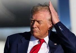 Trump firma una orden para aumentar la presión del agua en las duchas: «Me gusta cuidar mi hermoso cabello»