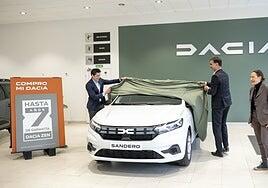Dacia facilita el acceso a coche a personas vulnerables en busca de empleo