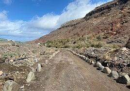 Un paseo natural para llegar al mar desde el casco de La Aldea