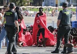 Un bebé y 13 menores entre las 238 personas llegadas a Canarias en cuatro cayucos