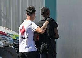 Diez de los 14 menores llegados el fin de semana en cayuco serán los primeros en salir de Canarias