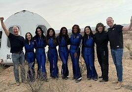 Besos al suelo y gritos de alegría: así ha sido el regreso a la Tierra de Katy Perry y el resto de las astronautas de Blue Origin