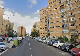 Un menor de 14 años, grave tras precipitarse de un edificio en La Feria