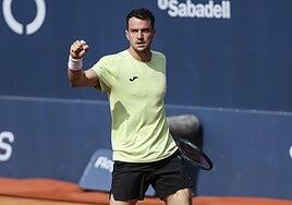 Pedro Martínez avanza; caen Carballés y Ramos