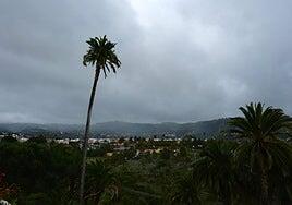 El viento y las lloviznas se cuelan en el cielo de Canarias durante la Semana Santa