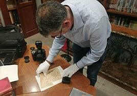 El forense verifica un texto de Alonso Quesada