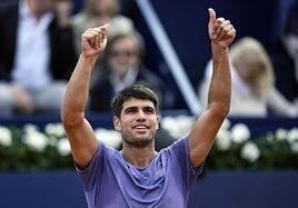 Alcaraz alcanza las doce victorias seguidas en Barcelona y ya está en cuartos