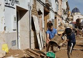 La CHJ admite que redujo a la mitad el personal durante las horas más críticas de la dana