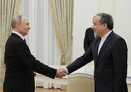 Putin recibe en el Kremlin al ministro de Exteriores iraní para hablar del programa nuclear