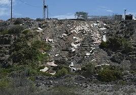 El mar escupió el velero a la orilla y Lomo Gordo se lo acabó tragando
