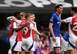El Arsenal sigue en racha y aplasta al Ipswich en la Premier