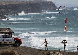 Un pescador muere en la costa de Fuerteventura tras sufrir una caída