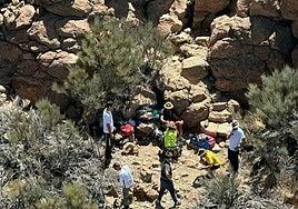 Un helicóptero del GES rescata a un senderista tras sufrir una caída en Las Cañadas del Teide