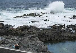 Vientos fuertes, lloviznas aisladas y ligero ascenso de temperaturas para este lunes