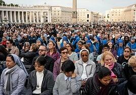 Dos españoles que suman 50 años en Roma explican el vacío que deja Francisco: «No era perfecto, pero sí auténtico»