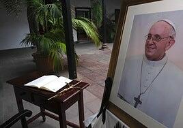 Adiós al Papa Francisco en Canarias: ya puede dejar su pésame en el libro de condolencias