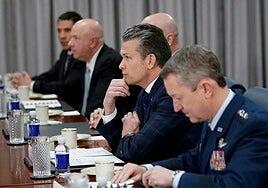 El jefe del Pentágono, en guerra abierta con su propio personal