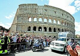El último paseo romano de un Papa callejero