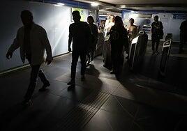 Un monumental apagón sin aclarar sume a España en el caos