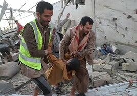 68 muertos en un bombardeo de EE UU contra un centro de detención de migrantes en Yemen