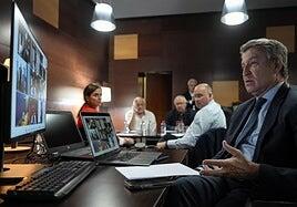 Feijóo eleva la exigencia a Sánchez por la falta de transparencia pero mantiene el diálogo