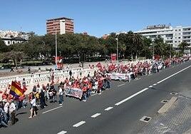 Cientos de trabajadores salen a la calle en Canarias el 1 de mayo para exigir mejores salarios