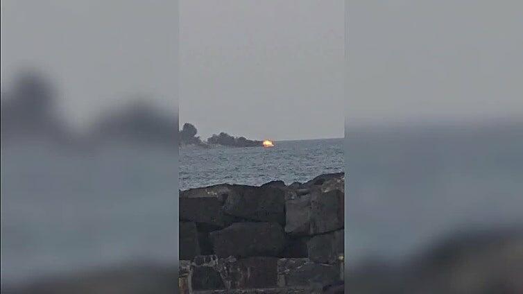 Incendio en una embarcación en aguas de Lanzarote