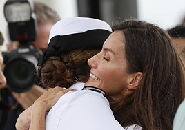 La reina Letizia y la princesa Leonor, protagonistas de la recepción celebrada en el buque escuela Juan Sebastián de Elcano