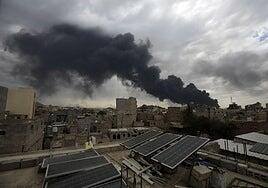 Israel ataca la capital de Yemen e inutiliza su aeropuerto