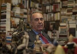 La poesía erudita y filosófica de Luis Alberto de Cuenca merece el Reina Sofía de Poesía