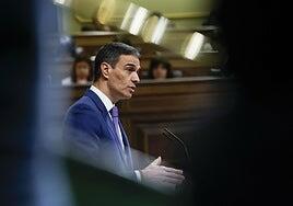 Sánchez no aporta luz sobre el apagón pero avisa de que no cambiará su modelo energético