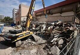 La piscina del Centro Insular de Deportes ya ha sido derruida
