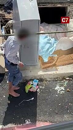 Una persona vive en la obra de la MetroGuagua en El Refugio