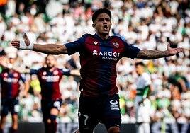 El Levante gana en Elche y pone al rojo vivo el ascenso